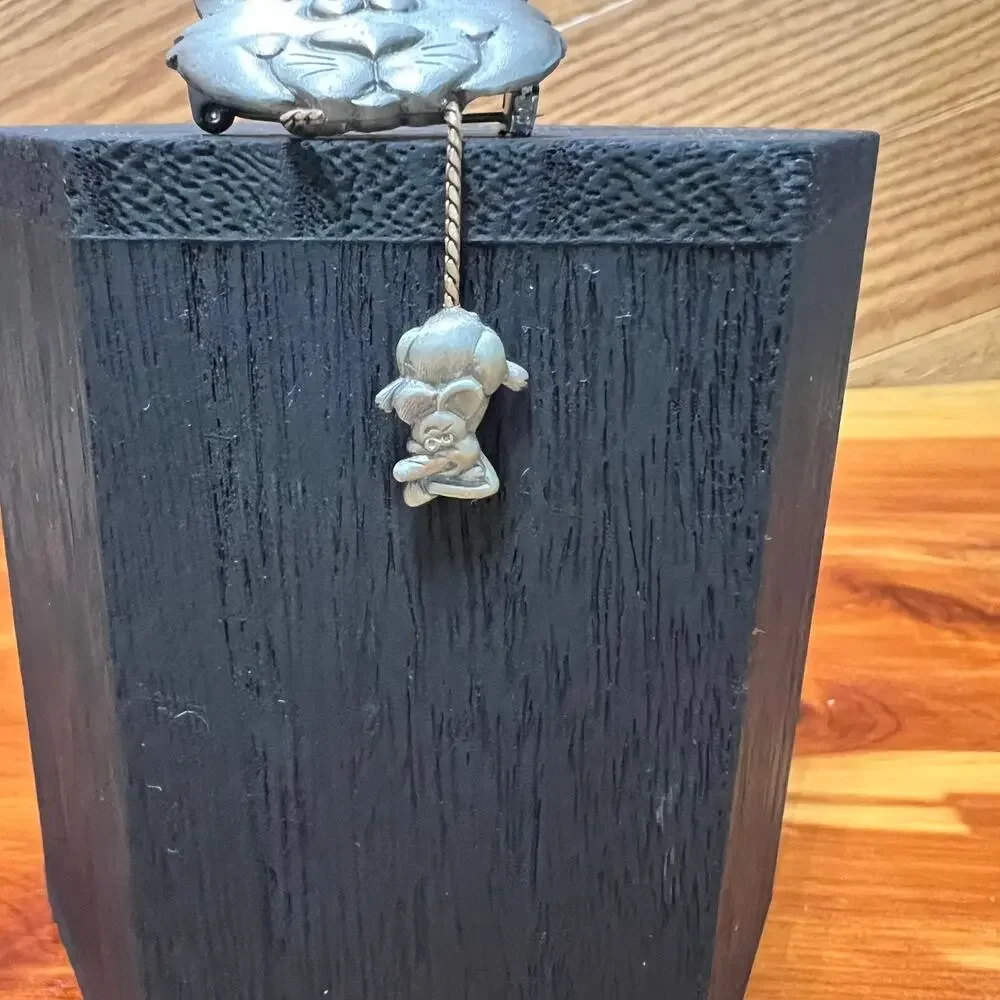 JJ Jonette Jewelry Cat Head Dangling Mouse Pin Brooch Pewter Silver Tone‎ VTG 2”